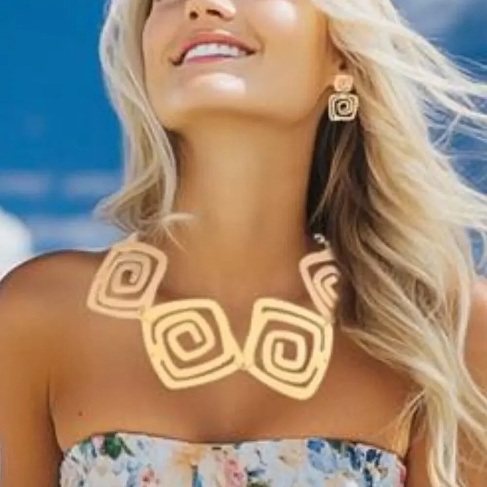 Val Boutique gold geometric